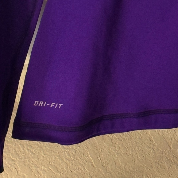 *NEW* - Women's NIKE Pro Dry-Fit Hyperwarm Top (Small) - Picture 6 of 9